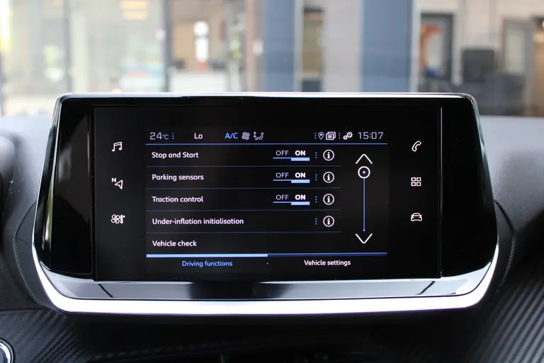 Peugeot 2008 1.2 PureTech Allure Automaat, Trekhaak, Airco, Navigatie, Applecarpl./Andr. Auto afbeelding 24