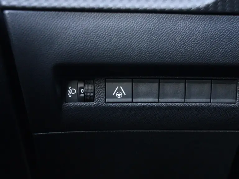 Peugeot 2008 Allure 1.2 Hybrid 145PK e-DCS6 Automaat Navigatie, Camera Voor & Achter, Keyless, Adaptieve Cruise Control afbeelding 18