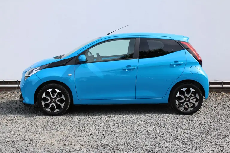 Toyota Aygo 1.0 VVT-i x-first, Camera, LM-Velgen en Dealer ondehouden! afbeelding 2