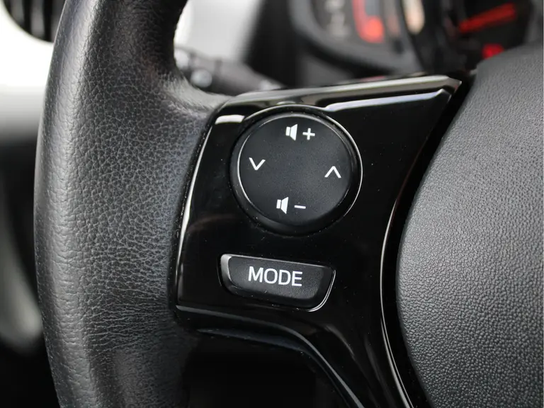 Toyota Aygo 1.0 VVT-i x-play Navigatie, Achteruitrijcamera, Carplay/Android Auto, Bluetooth, Airco afbeelding 24