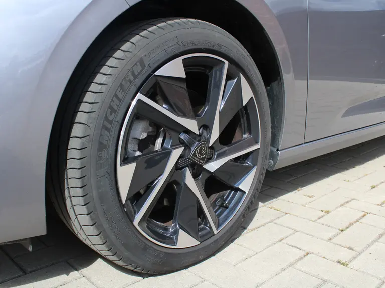 Peugeot 308 SW 1.2 PureTech 130PK Allure Adaptieve Cruis Control, Navigatie, Getinte Ramen afbeelding 4