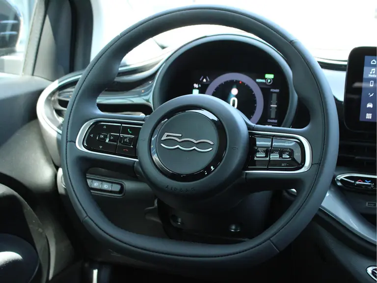 Fiat 500 42 kWh inclusief batterijtest Cruise en Climate Control, Parkeersensoren Voor en Achter, Carplay/Android Auto afbeelding 28