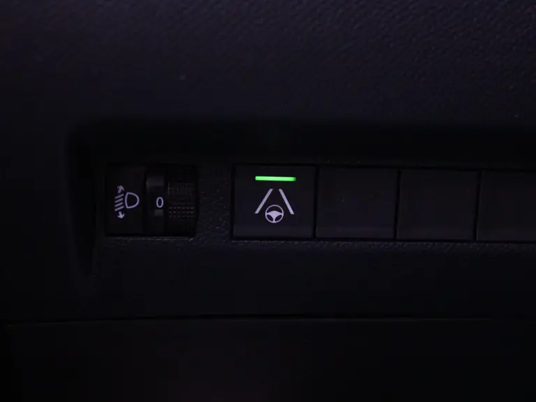 Peugeot 208 Allure 1.2 Hybrid 100PK e-DCS6 Automaat Navigatie, Achteruitrijcamera, Stoelverwarming, Adaptieve Cruise Control afbeelding 16