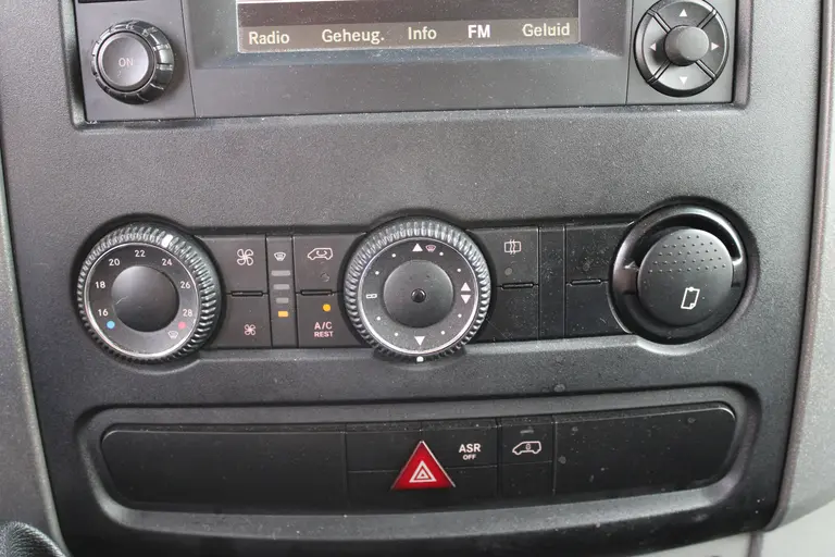 Volkswagen Crafter 46 2.0 TDI Bakwagen met Laadklep, 19m3 Airco, Achteruitrijcamera, Trekhaak afbeelding 10