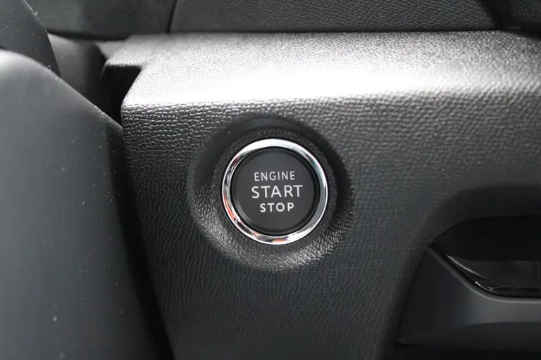 Citroën C4 1.2 Puretech Plus 131pk, Automaat, Navigatie, Keyless Entry/Start, Luxe bekleding, Achteruitrijcamera afbeelding 28