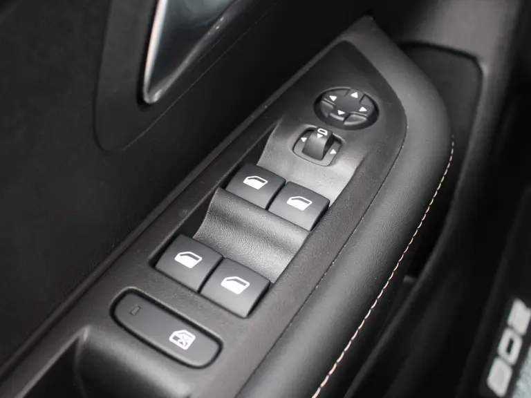 Peugeot 208 Hybrid 100PK e-DCS6 Allure Stoelverwarming,Adaptieve cruise control, Achteruitrijcamera afbeelding 15