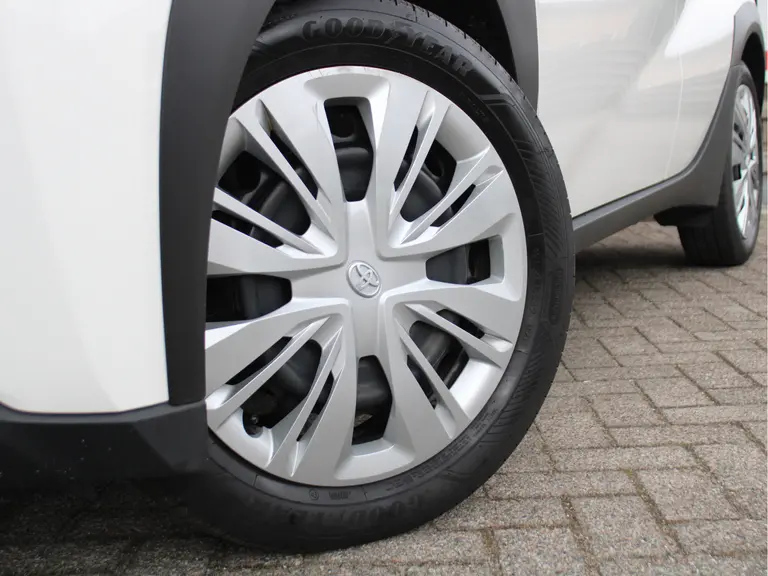 Toyota Aygo X 1.0 VVT-i S-CVT Play Achteruitrijcamera, DAB+ Radio, Airco, Bluetooth, Cruise Control Adaptief afbeelding 3
