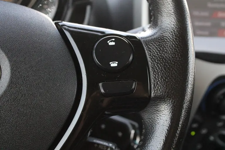 Toyota Aygo 1.0 VVT-i x-play Achteruitrijcamera, Airco, Bluetooth, Elektrische Ramen afbeelding 25