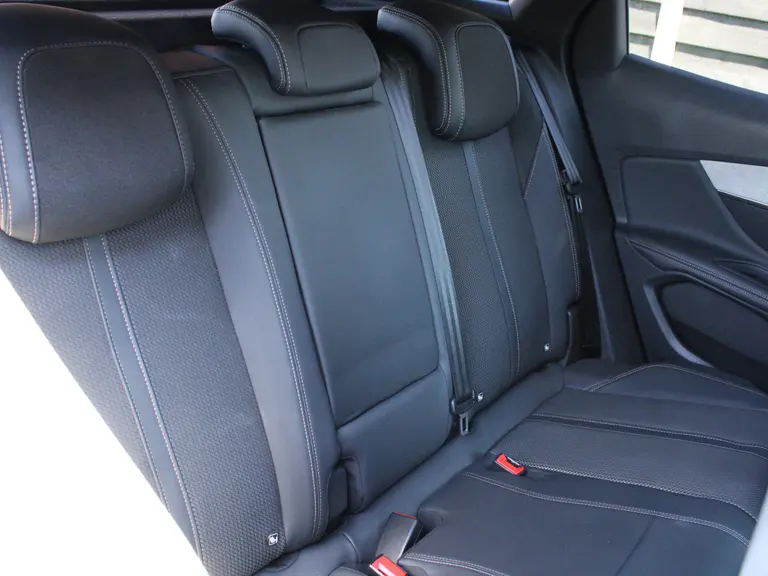 Peugeot 3008 GT 1.6 HYbrid4 300PK EAT8 Automaat Panoramadak, Navigatie, Achteruitrijcamera, Keyless Entry & Start, Parkeersensoren afbeelding 18