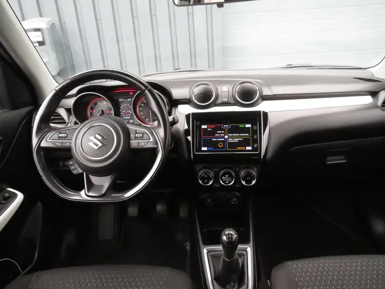 Suzuki Swift 1.0 Stijl Smart Hybrid Turbo, Trekhaak, 17 inch, Achteruitrijcamera, Carplay en Dealer onderhouden! afbeelding 7