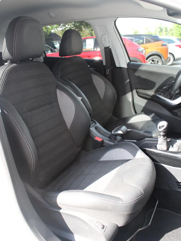 Peugeot 2008 1.2 PureTech Allure 130PK afbeelding 24