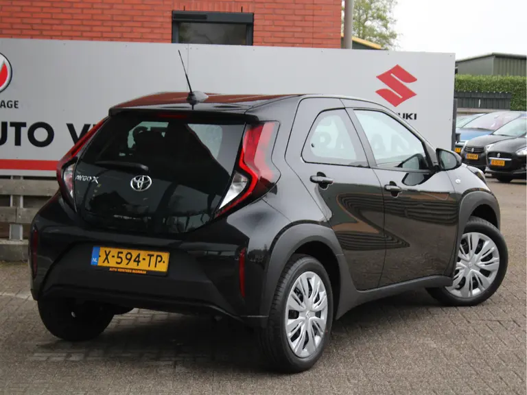 Toyota Aygo X 1.0 VVT-i MT Play Adaptieve Cruise Control, Carplay/Android Auto, Achteruitrijcamera, Bluetooth, Airco afbeelding 3