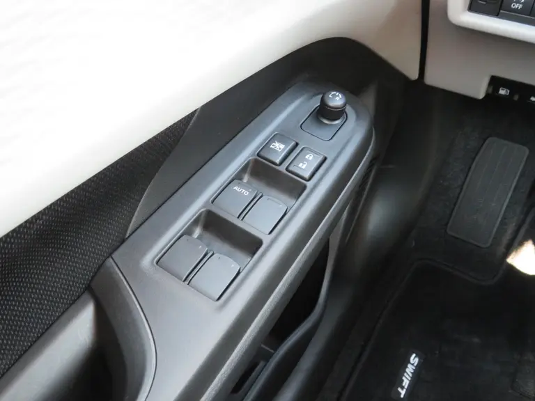 Suzuki Swift 1.2 Select Smart Hybrid, SPECIALE JUBILEUM 17 inch velgen, Striping pakket en Shark Fin Antenne afbeelding 22