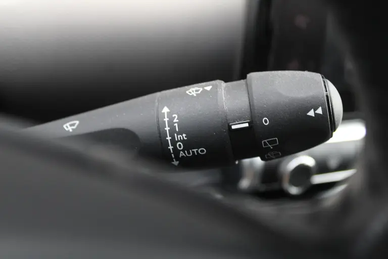 Citroën C4 Cactus 1.2 PureTech Shine Trekhaak, Navigatie, Airco, CruiseControl, Achteruitrijcamera afbeelding 17