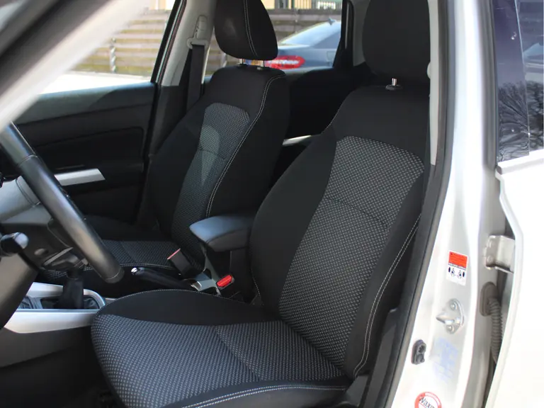 Suzuki Vitara 1.6 Exclusive Trekhaak, Cruise en Climate Control, Achteruitrijcamera, Bluetooth afbeelding 6