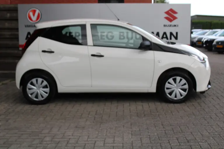 Toyota Aygo 1.0 VVT-i x-fun , 1e Eigenaar en Dealer ondehouden! afbeelding 2