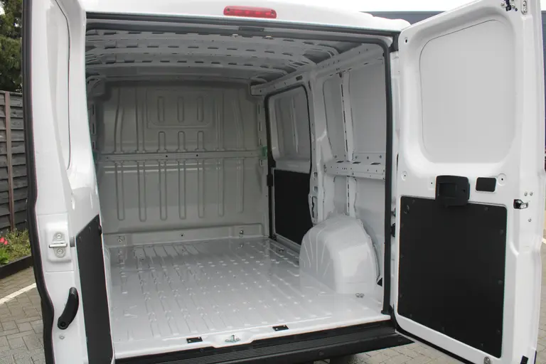 Citroën Jumper 2.2 BlueHDi 120 L1H1 3.0t Cruise Control, Leder Stuurwiel, Climate Control, Audio/Bluetooth, Parkeerhulp achter . afbeelding 24