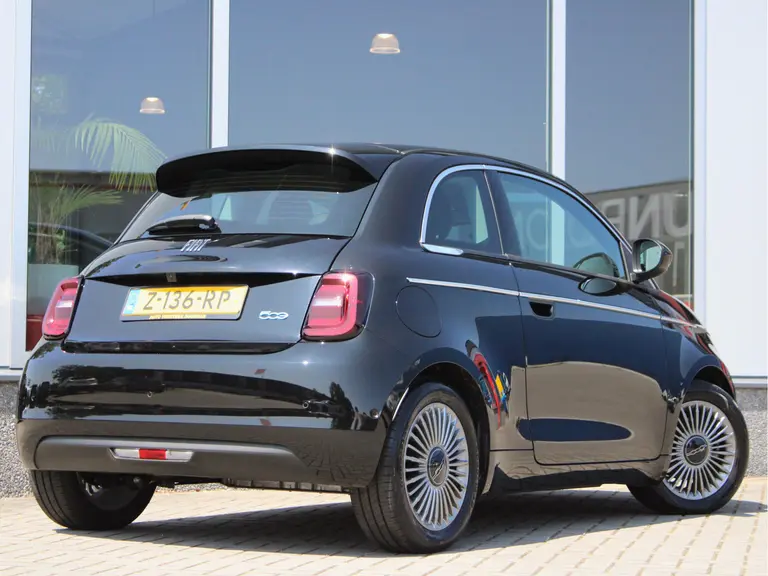 Fiat 500 42 kWh inclusief batterijtest Cruise en Climate Control, Parkeersensoren Voor en Achter, Carplay/Android Auto afbeelding 16