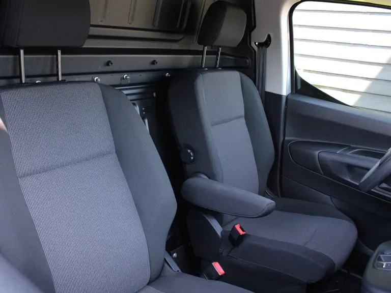 Citroën Berlingo 1.5 BlueHDi 130PK EAT8 Automaat L1 Achteruitrijcamera, Keyless Entry & Start, Parkeersensoren Achter, Aple Carplay, Android Auto afbeelding 14