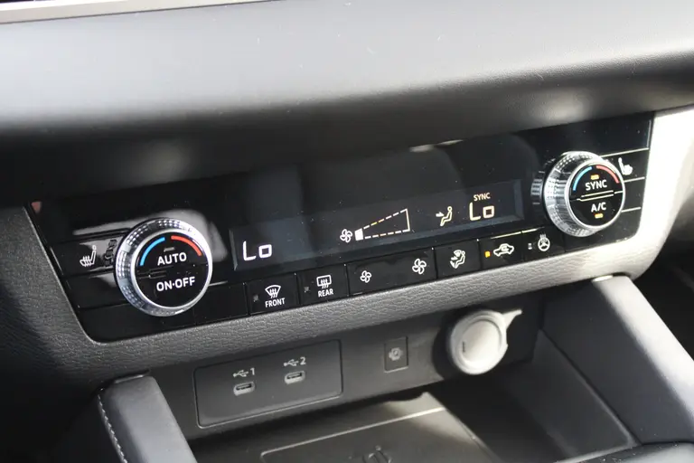 Mitsubishi Outlander 2.4 PHEV First Edition 20" LM velgen, Stuur+stoelverwarming, Standkachel, Premium audio, PDC V+A, afbeelding 33