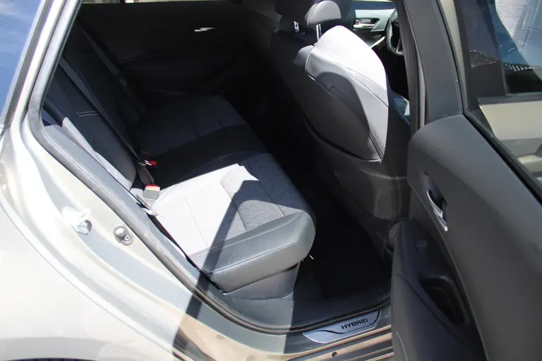 Toyota Corolla Touring Sports 1.8 Hybrid Dynamic Automaat, Trekhaak, All-Seasons en 1e Eigenaar! afbeelding 13
