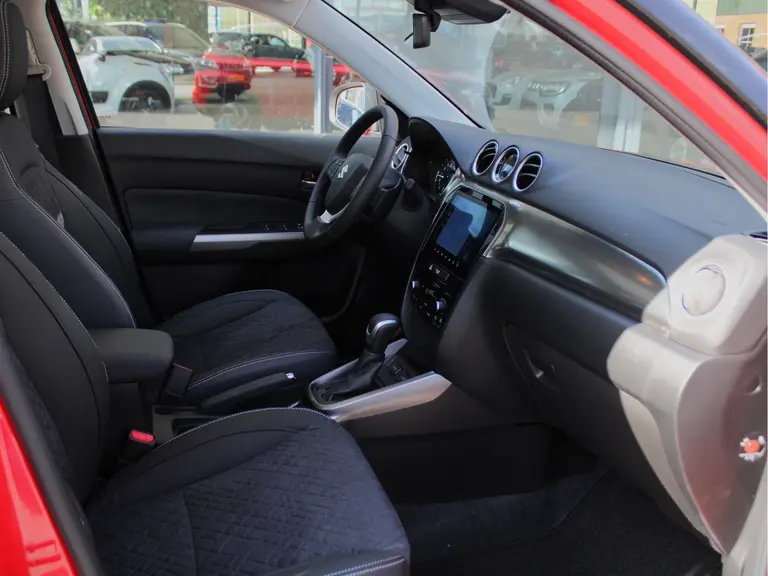 Suzuki Vitara 1.5 Hybrid Style 115PK Automaat Panoramadak, Navigatie, Parkeersensoren V en A, Stoelverwarming, Achteruitrijcamera afbeelding 23