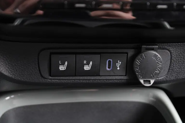 Toyota Aygo X 1.0 VVT-i S-CVT Pulse Automaat Achteruitrijcamera, Parkeersensoren Voor en Achter, Cruise Control Adaptief, Stoelverwarming afbeelding 9