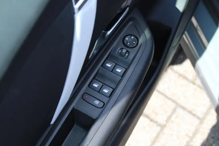 Citroën Ë-C4 Max 156pk Extended range 54 kWh Automaat, Airco, HUD, Applecarpl./Andr. Auto, Navigatie, Verw. Voorruit afbeelding 13