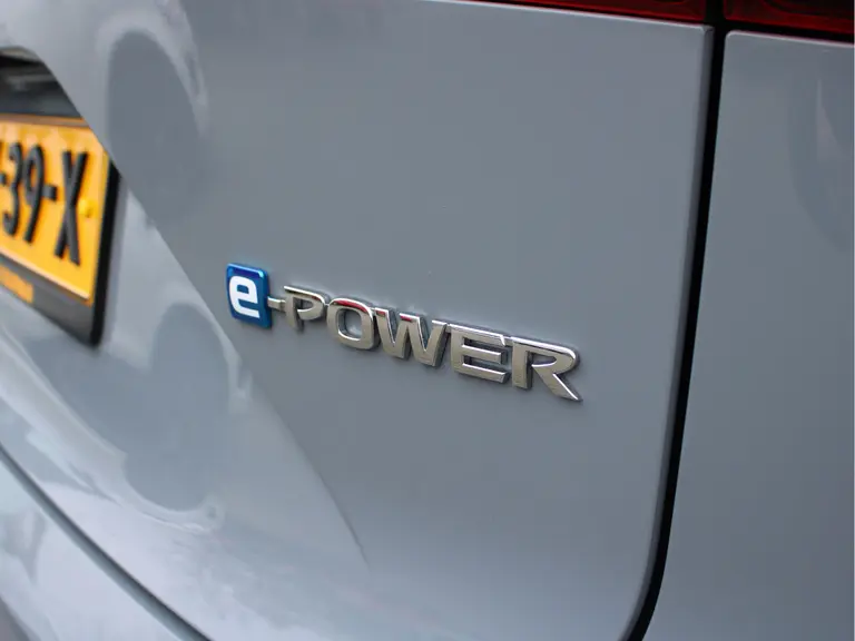 Nissan QASHQAI 1.5 e-Power 190PK N-Connecta Design Pack Automaat Panoramadak, Multimediasysteem, Parkeercamera 360, Cruise control, Climate control, Lane departure, Rijklaarprijs! afbeelding 17