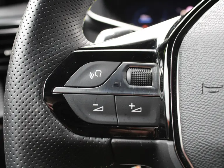 Peugeot 208 GT 1.2 PureTech 100PK EAT8 Automaat Navigatie, Trekhaak Afneembaar, Achteruitrijcamera, Stoelverwarming, Cruise Control, Climate Control afbeelding 22