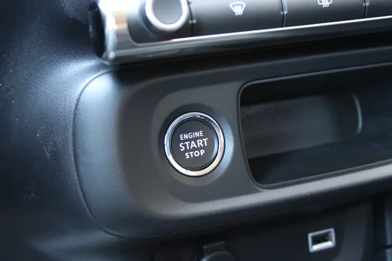 Citroën C3 1.2 PureTech Max 110pk, Automaat, Applecarpl./Andr. Auto, Navigatie, Cruise/Climate Control, Achteruitrijcamera afbeelding 26