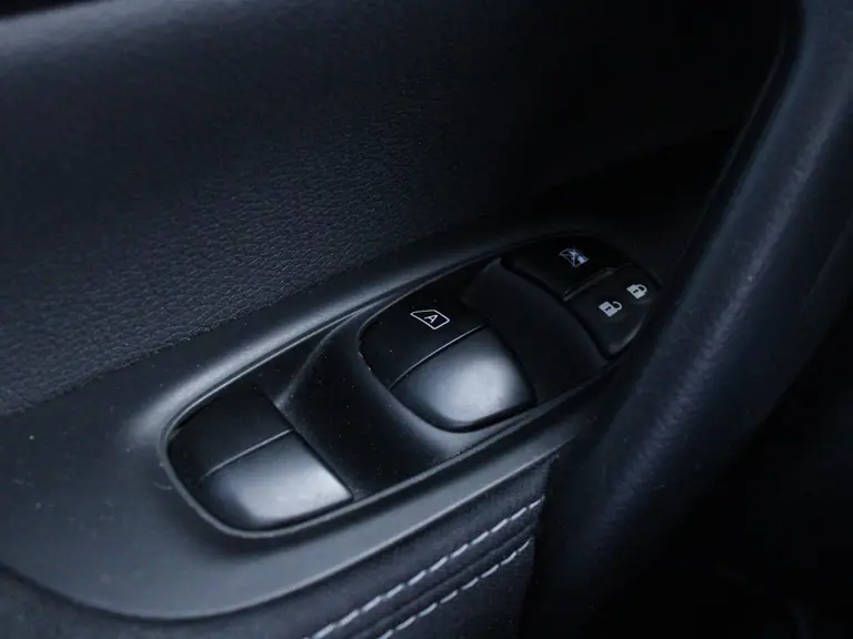 Nissan QASHQAI N-Connecta 1.2 115PK X-Tronic CVT Automaat Navigatie, Rondomzicht Camera, DAB, Panoramadak, Parkeersensoren Voor & Achter afbeelding 18