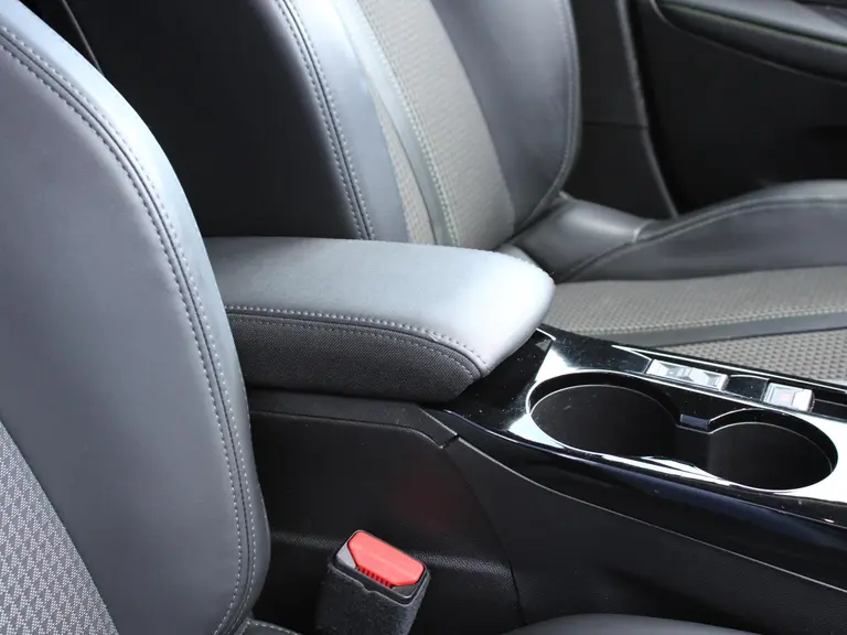 Peugeot 208 1.2 PureTech 100PK GT Navigatie, Parkeerhulp voor & achter, Zwart dak, Camera Achter afbeelding 43