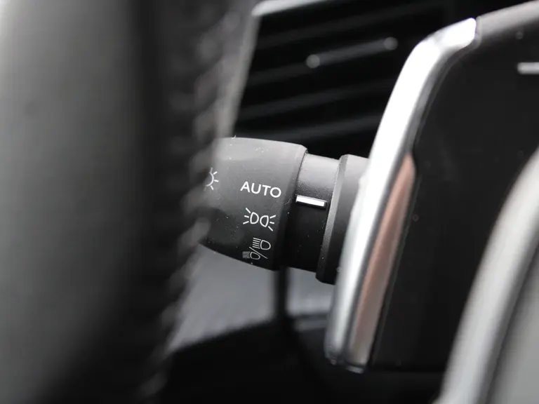 Peugeot 2008 1.2 PureTech 130PK Allure Pack EAT8 Navigatie, Trekhaak afneembaar, Camera Achter, Parkeerhulp achter, Climate Control afbeelding 36