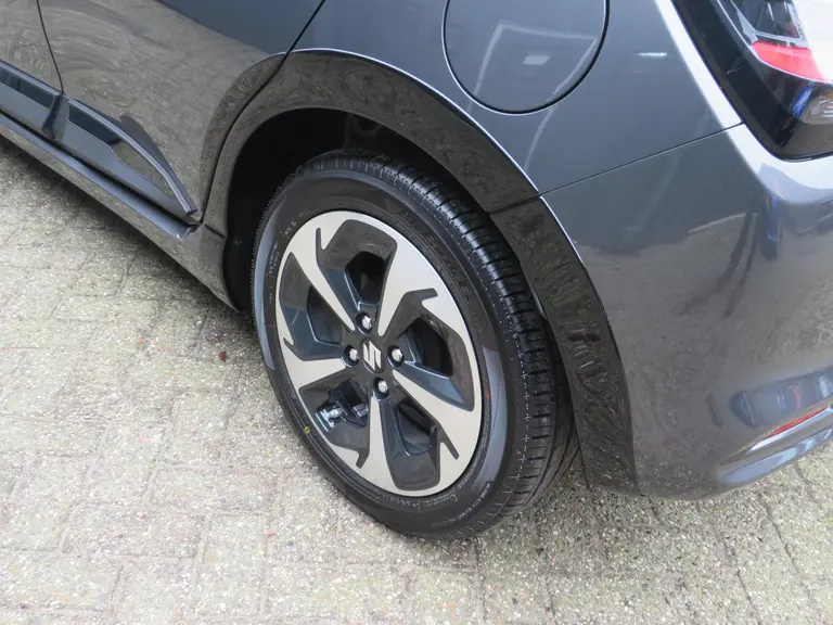 Suzuki Swift 1.2 Style Smart Hybrid, NIEUW 6 JAAR GARANTIE! Bodykit en Stootlijsten in Piano Black afbeelding 31