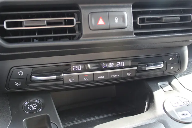 Citroën Berlingo 1.5 BlueHDi 130 EAT8 S&S L1 Automaat, CruiseControl, DAB, Applecarpl./Andr. Auto, Airco, Achteruitrijcamera afbeelding 18