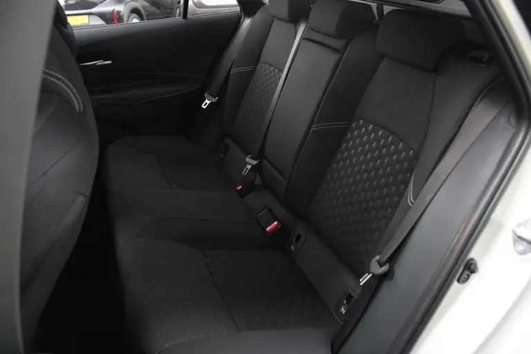 Suzuki Swace 1.8 Hybrid Style Automaat 140PK All-Season Banden, Adaptieve Cruise Control, Navigatie, Stuur Verwarmd, Voorruitverwarming, Draadloze Telefoonlader afbeelding 7
