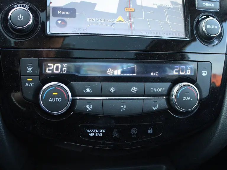 Nissan QASHQAI 1.6 164PK N-Connecta Navigatie, Camera en parkeerhulp rondom, Cruise Controle, Trekhaak. Keyless afbeelding 33