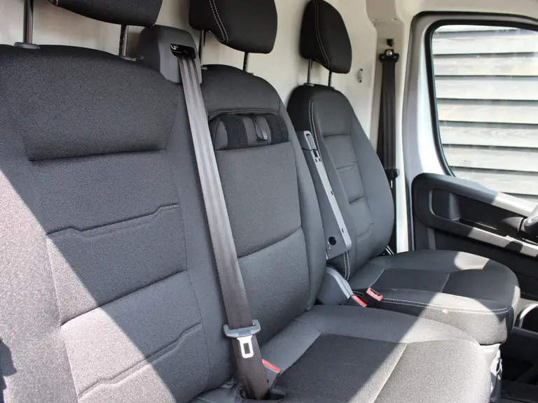 Citroën Jumper 2.2 BlueHDi 140PK L2H2 3.5t EAT8 Automaat Navigatie, Achteruitrijcamera, Trekhaak, Climate Control, Apple Carplay, Android Auto afbeelding 14