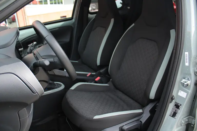 Toyota Aygo X 1.0 VVT-i S-CVT Pulse Automaat Adaptieve Cruise Control, Carplay/Android Auto, Achteruitrijcamera, Airco afbeelding 6