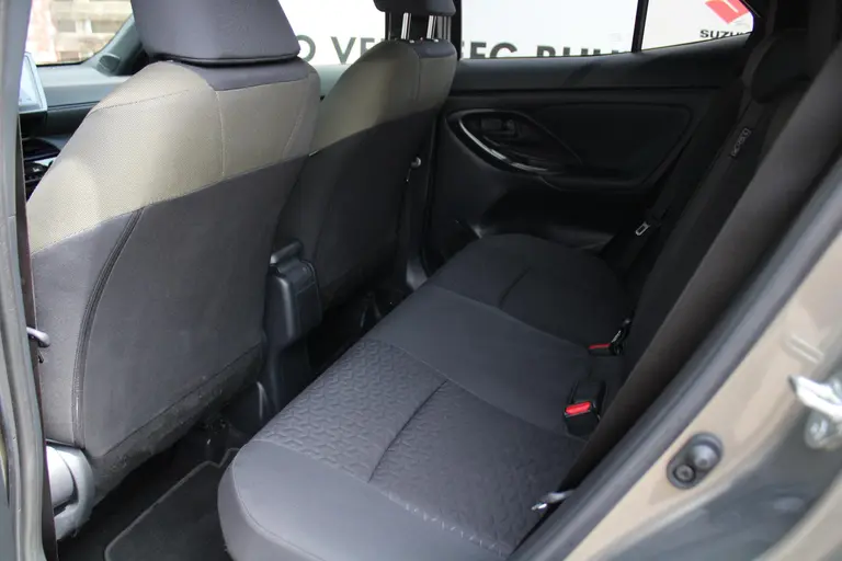 Toyota Yaris Cross 1.5 Hybrid Explore Achteruitrijcamera, Cruise Control Adaptief, Navigatie, Stoelverwarming afbeelding 15