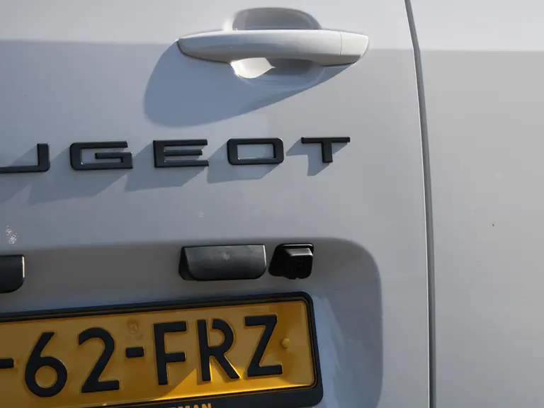 Peugeot Partner 1.5 BlueHDi 130PK EAT8 Automaat L1 White & Black Edition, Navigatie, Airconditioning, Camera Achter + Zijkant, Parkeerhulp voor & achter, Trekhaak afbeelding 10