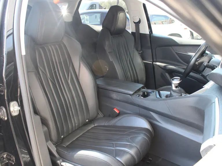 Peugeot 3008 1.2 PureTech 130PK Première Lederen bekleding, Stoelverwarming voor, Navigatie en Elektrische Achterklep afbeelding 26