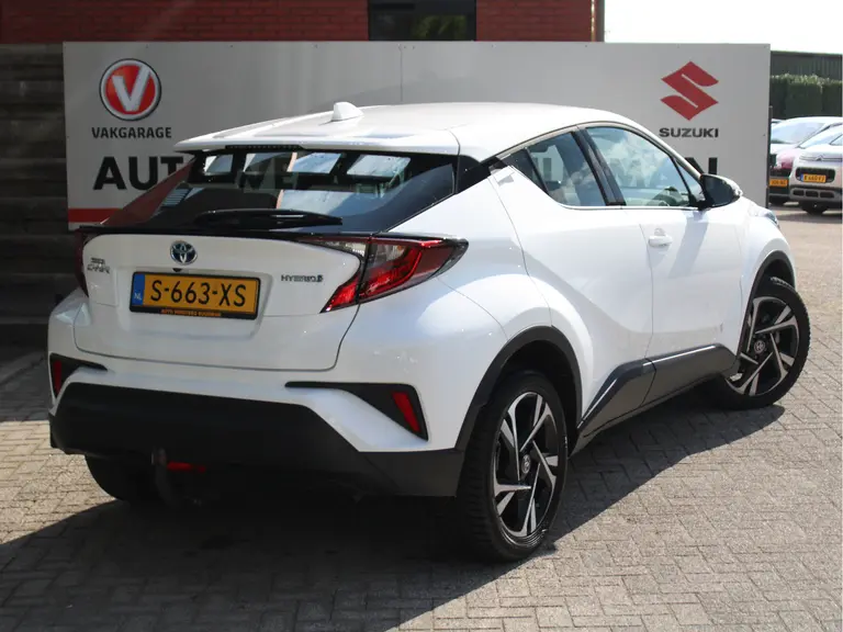 Toyota C-HR 1.8 Hybrid Dynamic Automaat Navigatie, Cruise Control Adaptief, Parkeersensoren Voor en Achter, Airco Automatisch afbeelding 2