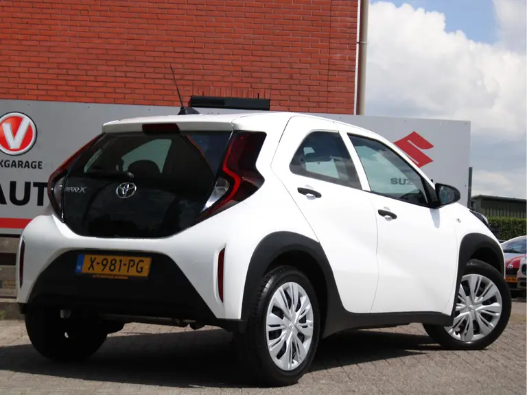 Toyota Aygo X 1.0 VVT-i MT Adaptieve Cruise Control, Airco, Hill Hold Functie, Elektrische Ramen Voor € 339,- private lease afbeelding 15