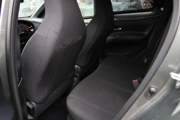Toyota Aygo X 1.0 VVT-i MT Pulse Achteruitrijcamera, Cruise Control Adaptief, Airco Automatisch, DAB Radio € 379,- private lease afbeelding 17