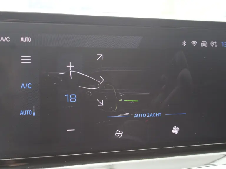 Peugeot 208 Allure 1.2 Hybrid 100PK e-DCS6 Automaat Navigatie, Camera Achter, Stoelverwarming voor, Adaptieve Cruise Control afbeelding 21