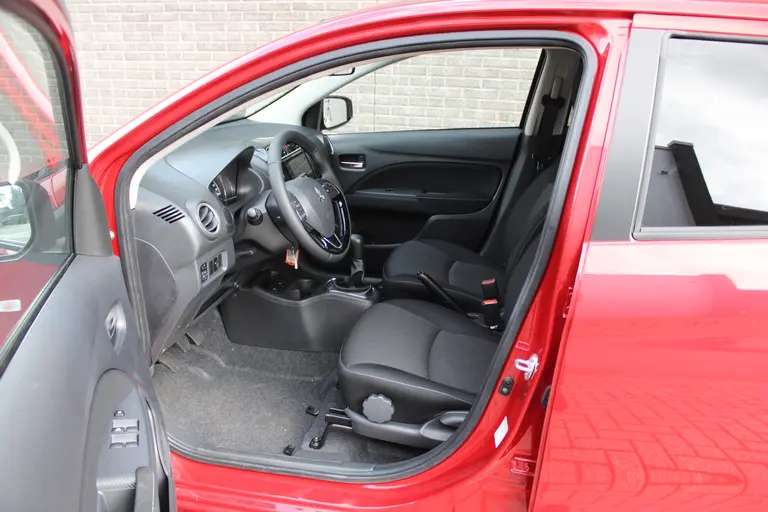 Mitsubishi Space Star 1.2 Dynamic Cruise/Climate control, Apple carplay, Android auto, LM velgen, Privacy glass afbeelding 9
