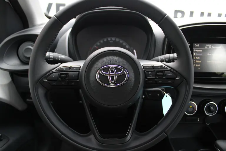 Toyota Aygo X 1.0 VVT-i S-CVT Play Achteruitrijcamera, DAB+ Radio, Airco, Bluetooth, Cruise Control Adaptief € 399,- private lease afbeelding 24