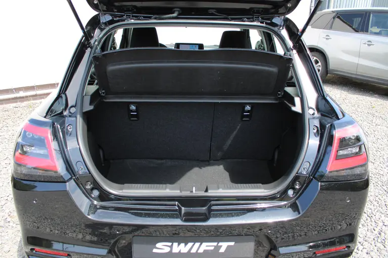 Suzuki Swift 1.2 Comfort Smart Hybrid NIEUW MET 6 JAAR GARANTIE! Navigatie, Achteruitrijcamera, Parkeersensoren Achter, Cruise Control Adaptief afbeelding 14